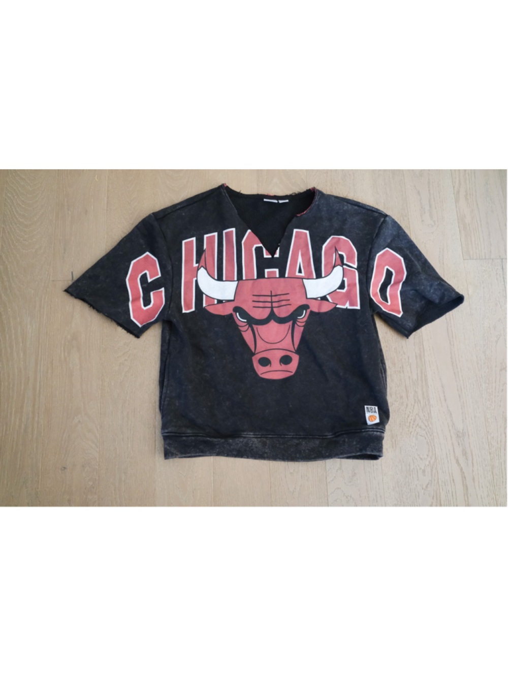 Chicago Bulls NBA Acid Wash Cutoff Short Sleeve Sweatshirt Black Red Size Large